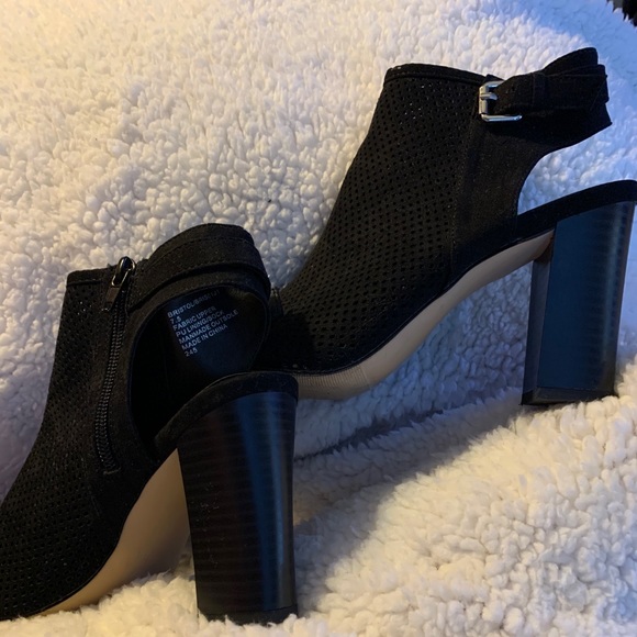 Steve Madden Shoes - Women’s size 7 1/2 Black Heels by Madden NYC
